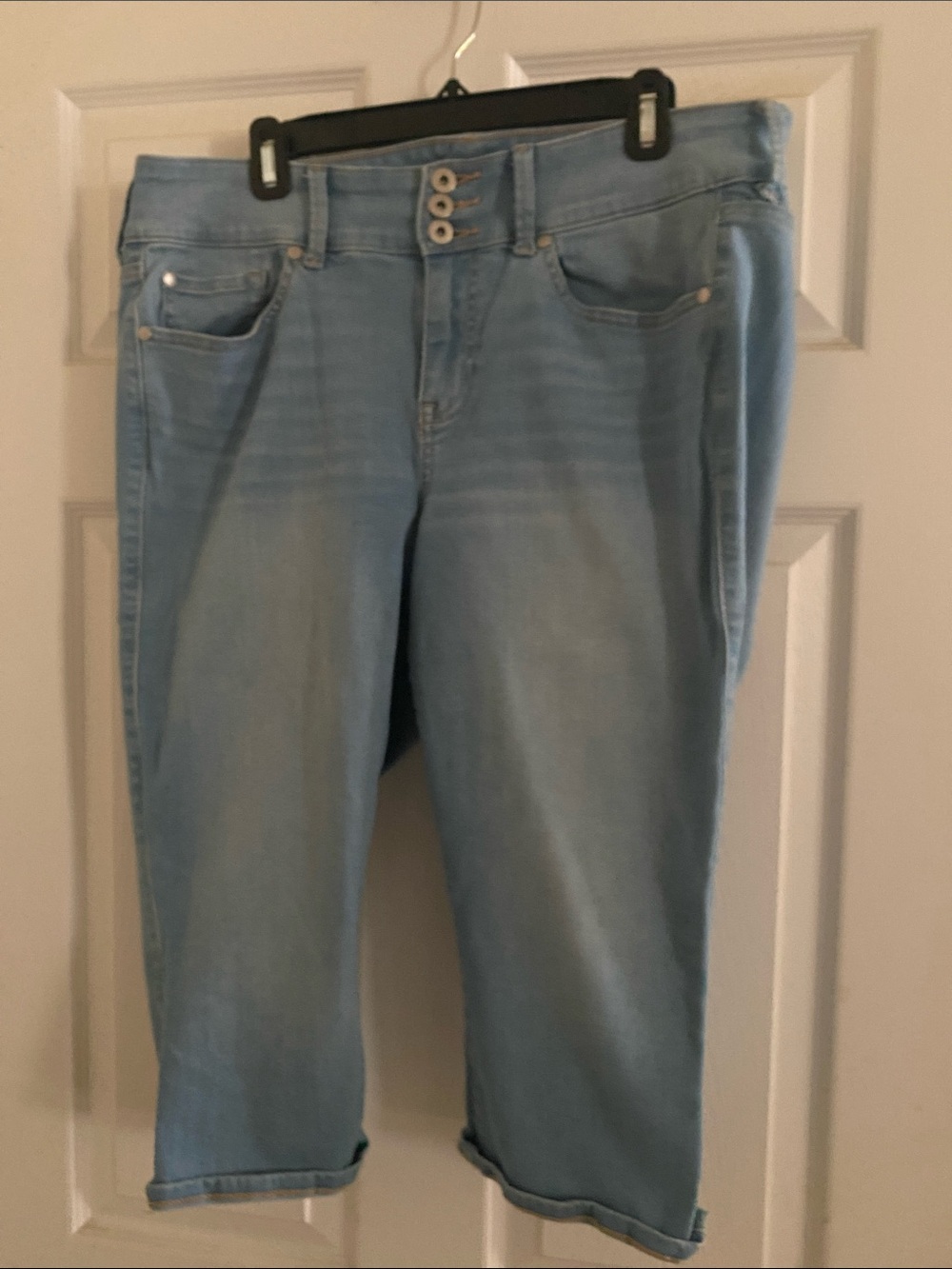 Torrid Light Blue Women's Capri jegging Jeans size 16
